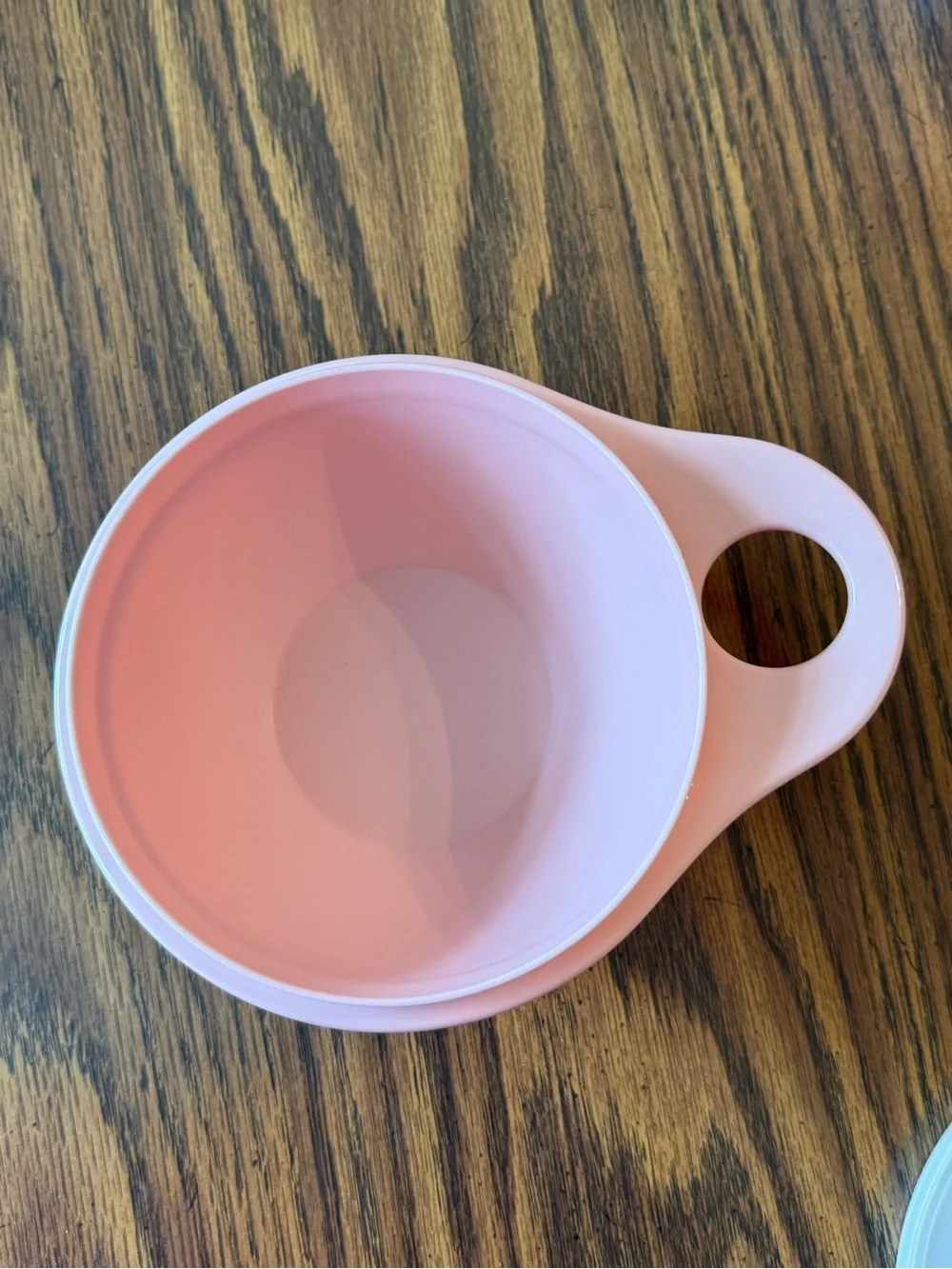 Tupperware 600 mL bowl with lid